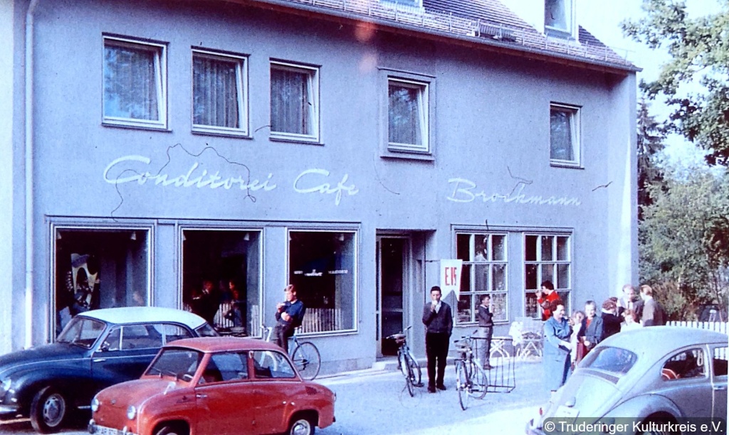 This image has an empty alt attribute; its file name is cafe-brockmann_wabula-231_mitte-der-50er-jahre.jpg